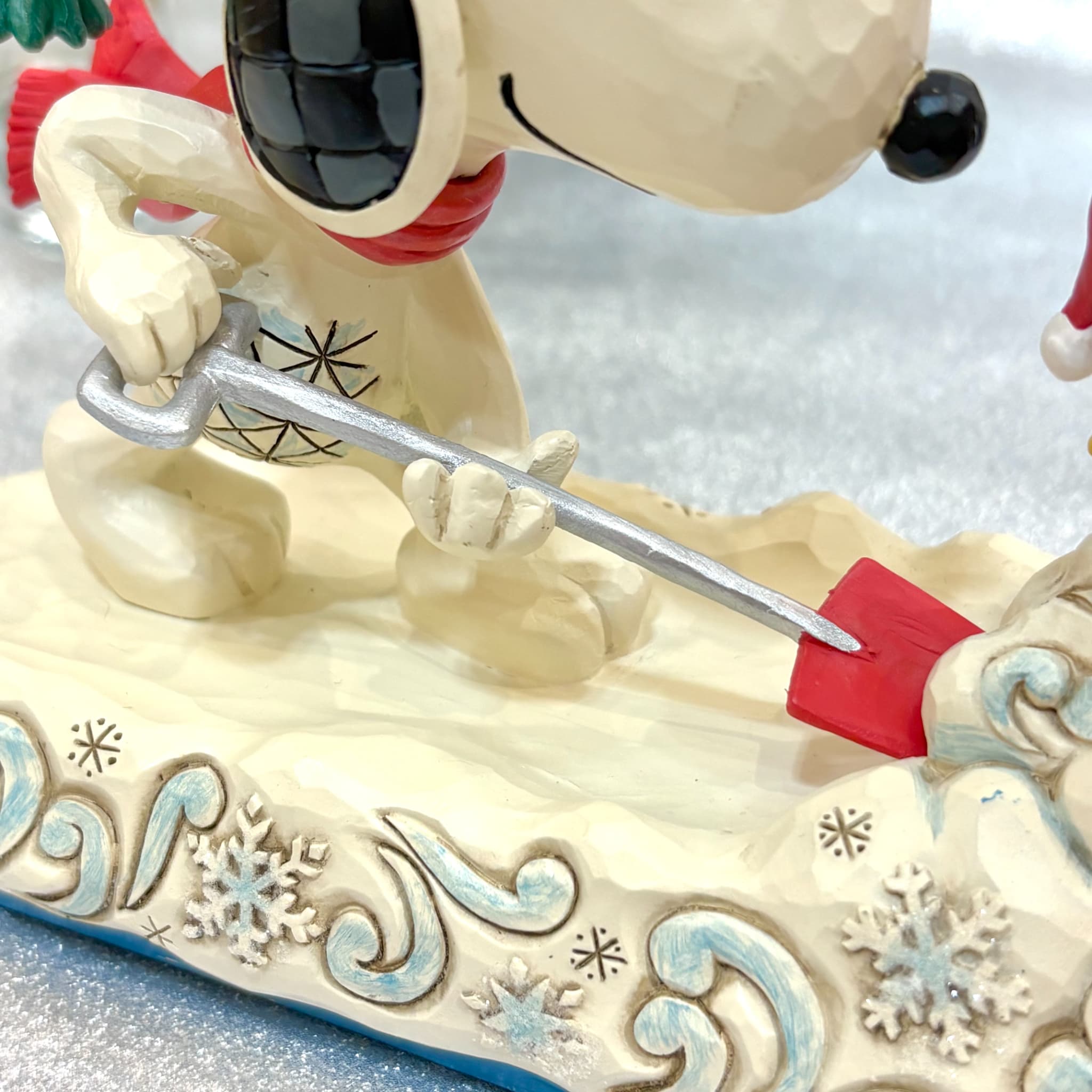 Snoopy Shoveling Snow スヌーピー ショベリング スノー - Jim Shore