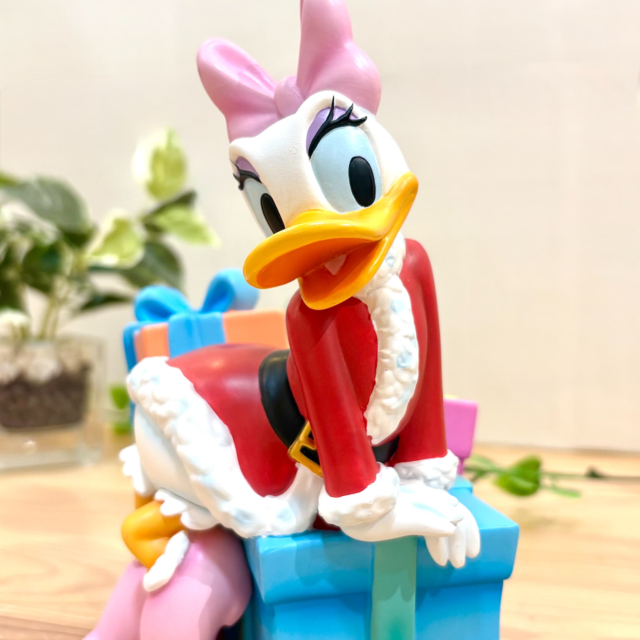 Daisy Duck with Presents デイジーダック ウィズ プレゼンツ - Disney