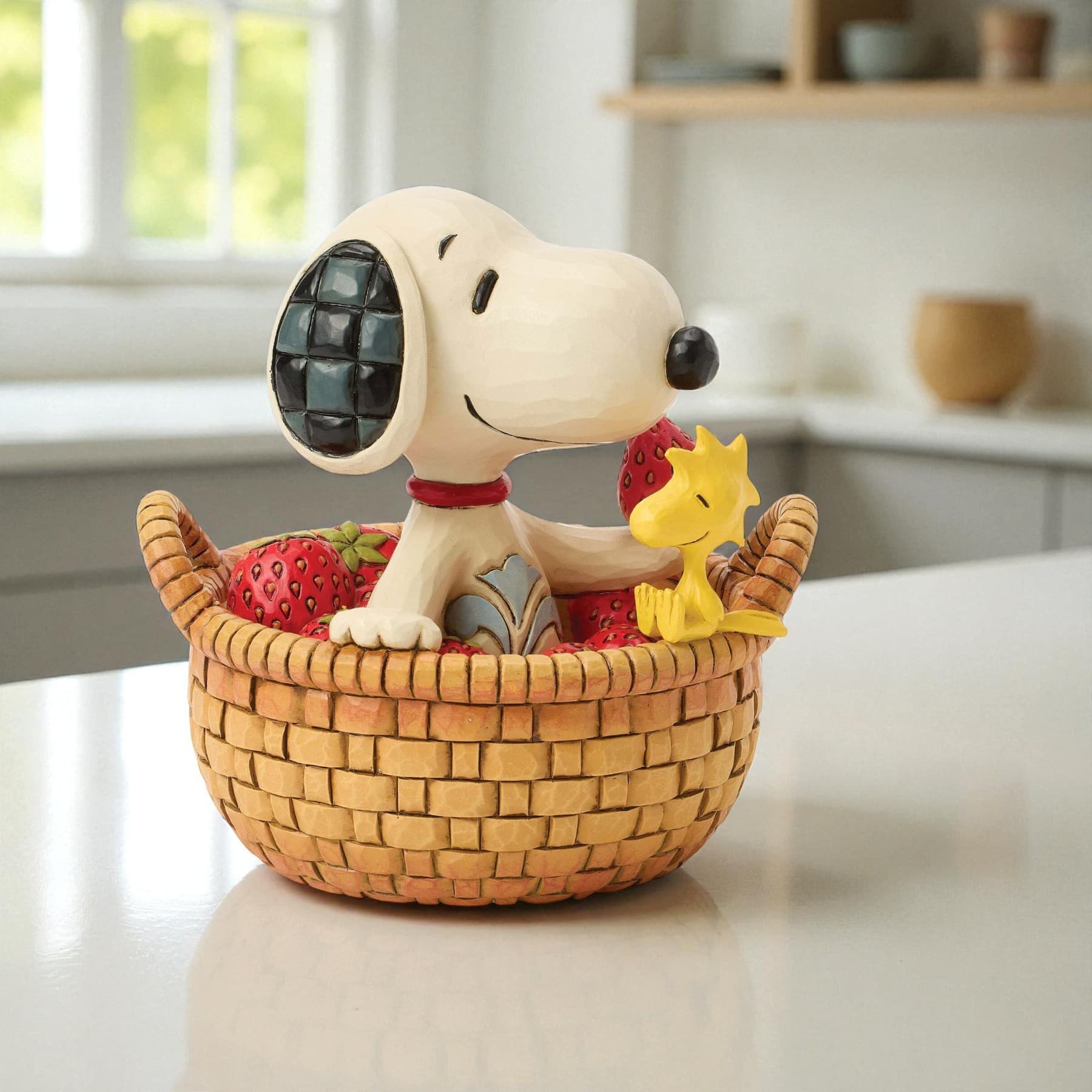 Snoopy in Basket of Strawberries スヌーピー イン バスケット オブ